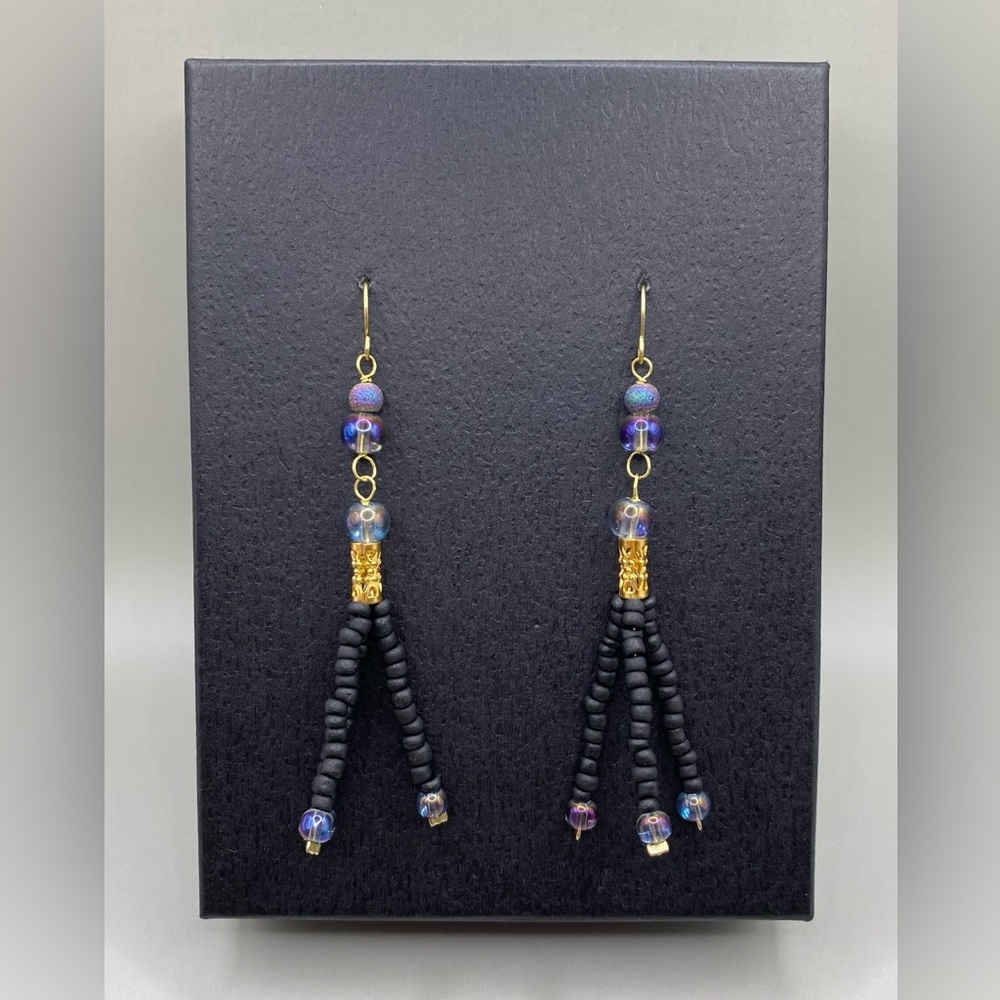 🌟2/$20 🌚🔮Black Iridescent Purple Beaded Tassel Earrings
